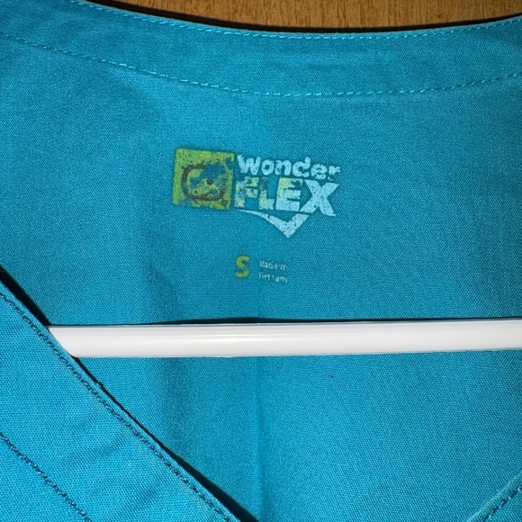 Women's Wonder Flex Blue Scrub Set - Picture 5 of 6